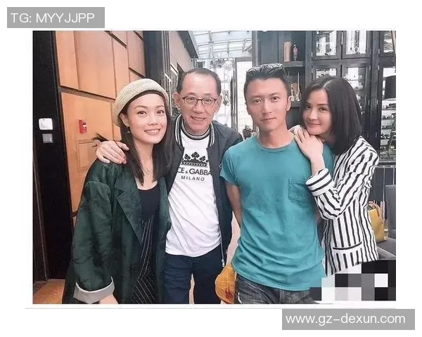 谢霆锋与足球明星亲密合影展现运动员风采与友谊的精彩瞬间